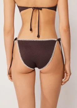 Bikinihose mit schmalen Bändchen Bicolor Embroidery
