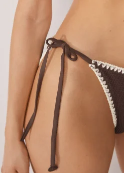 Bikinihose mit schmalen Bändchen Bicolor Embroidery