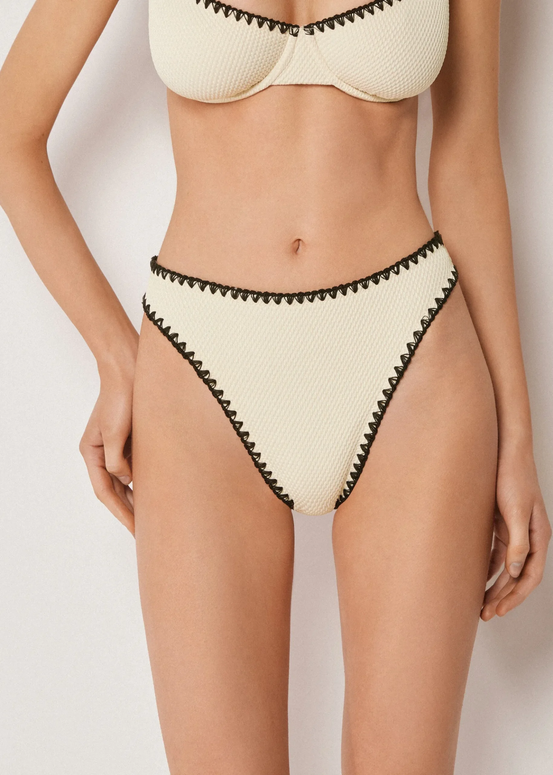 Brazilian-Bikinihose mit hohem Bund Bicolor Embroidery
