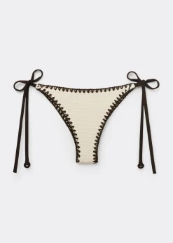 Brazilian-Bikinihose mit schmalen Bändchen Bicolor Embroidery