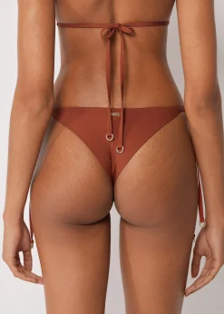 Brazilian-Bikinihose mit schmalen Bändchen Premium Fit