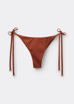 Brazilian-Bikinihose mit schmalen Bändchen Premium Fit