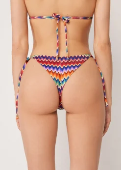 Brazilian-Bikinihose mit schmalen Bändchen Vibrant Chevron