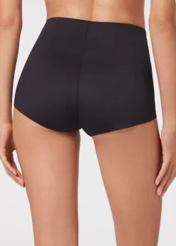 Hot Pants aus Soft Touch-Gewebe