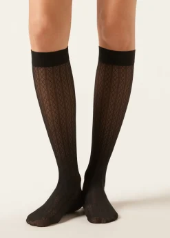 Kniehohe Socken mit Rautenmuster
