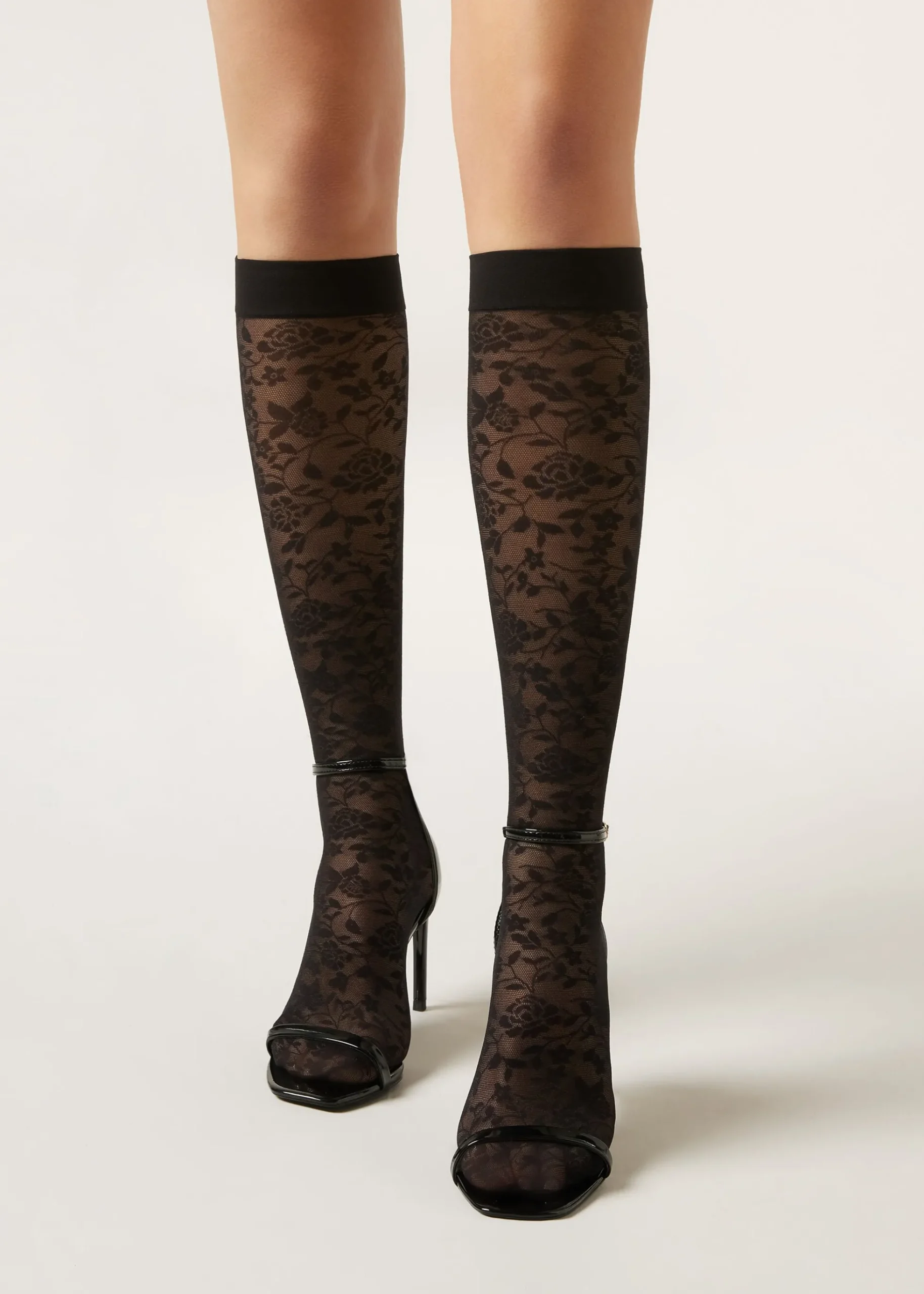 Knielange Socken aus Spitze