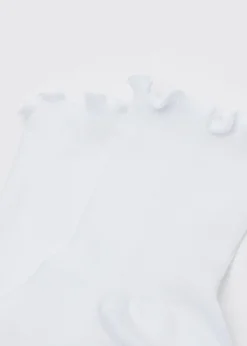 Kurze gerippte Socken mit romantischem Rand
