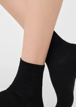 Kurze Socken mit gemustertem Rand