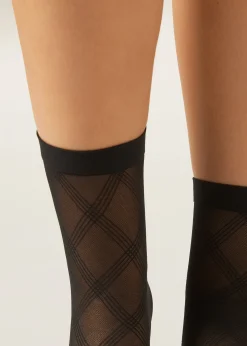 Kurze Socken mit Rautenmuster