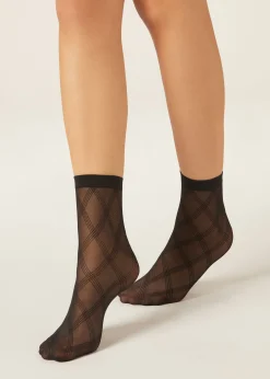 Kurze Socken mit Rautenmuster