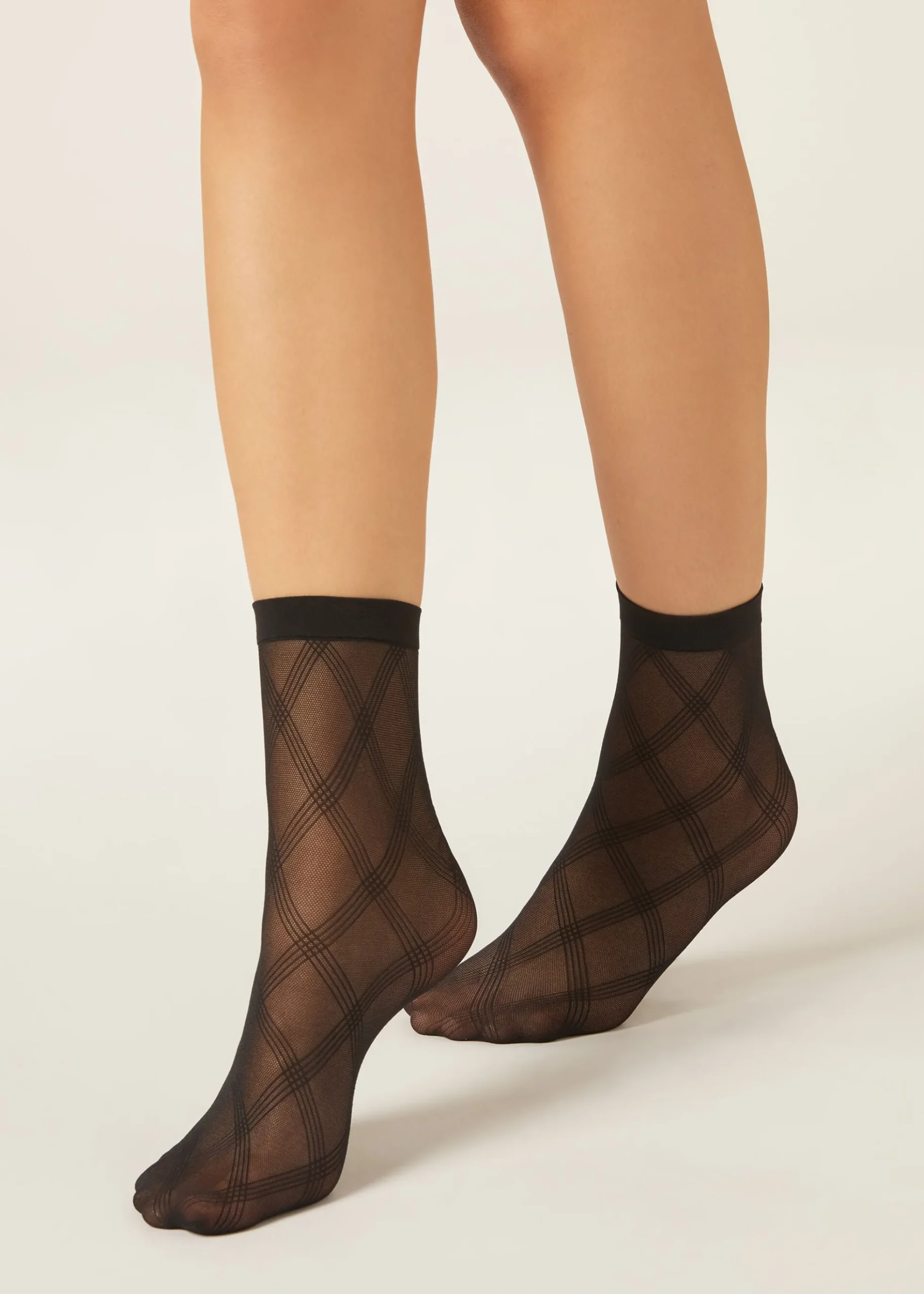 Kurze Socken mit Rautenmuster