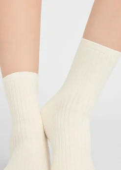Kurze Socken mit Rippstrick