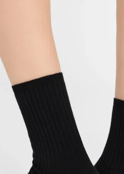 Kurze Socken mit Rippstrick