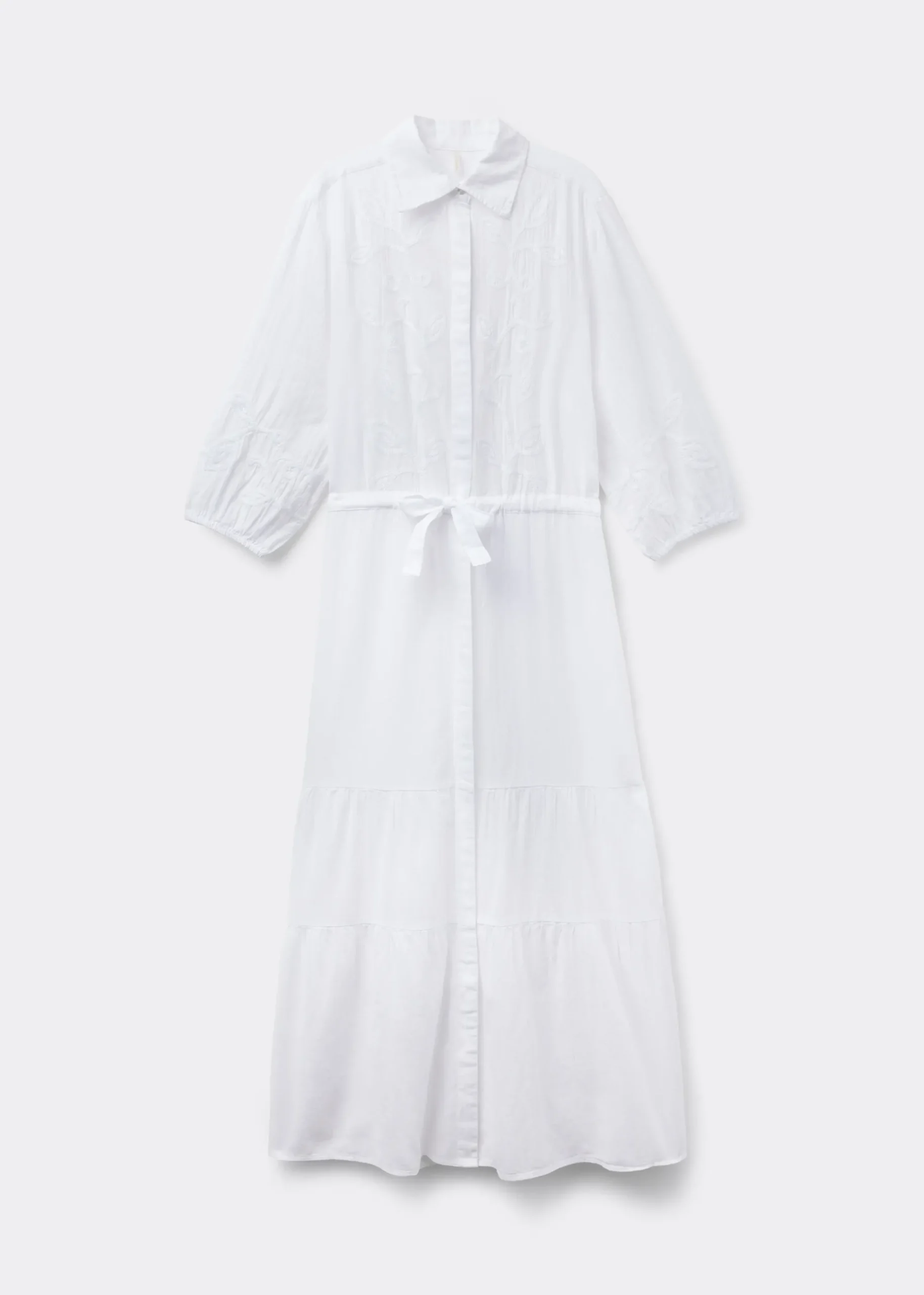 Langes Kleid mit Stickerei