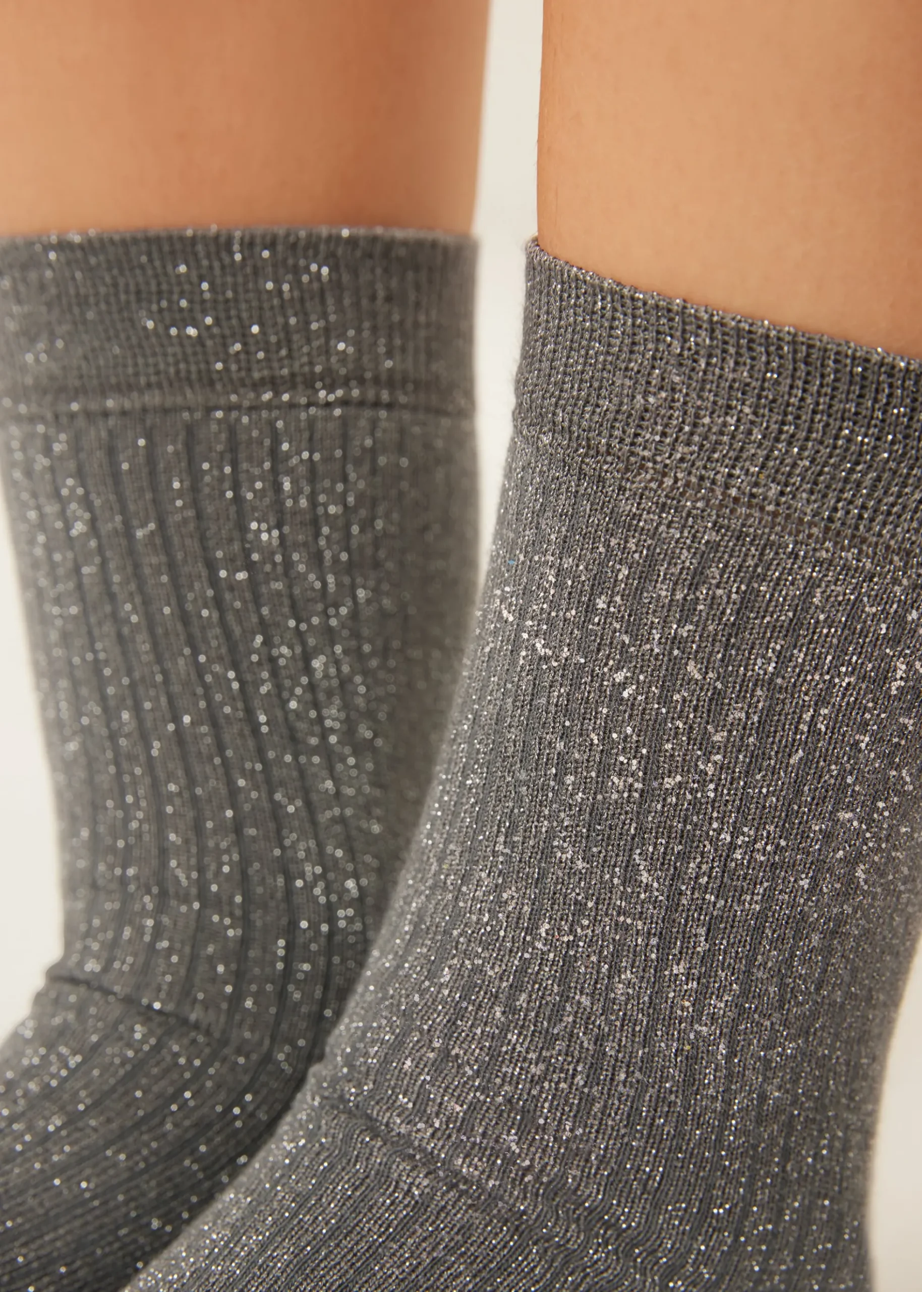 Socken in Rippstrick mit Glitzer