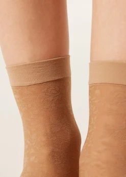 Socken mit Blumenmotiv
