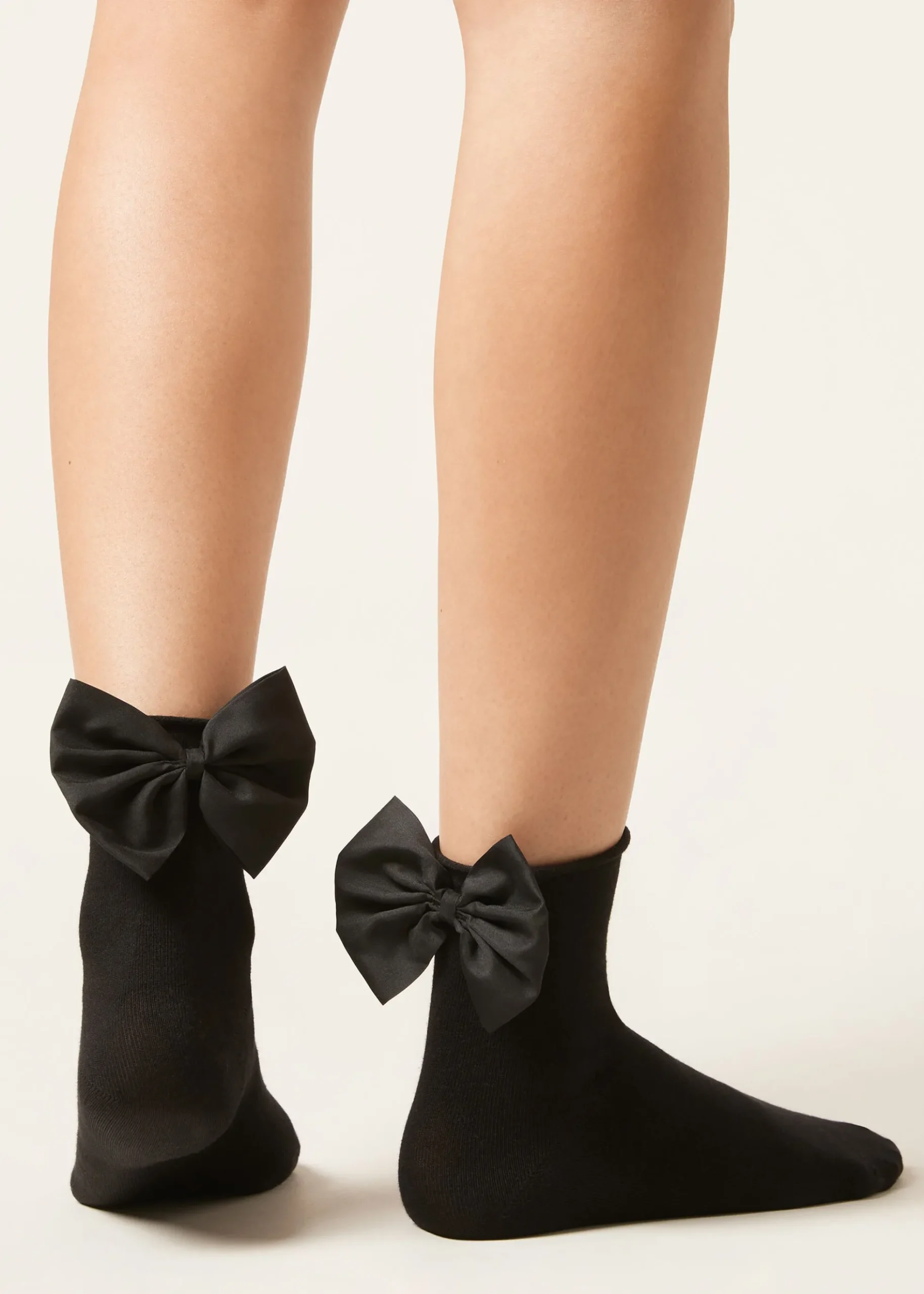 Socken mit Schleife